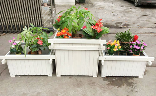 欣方圳塑木花箱,讓廣西來賓市顯得更加的蓬勃生機(jī)