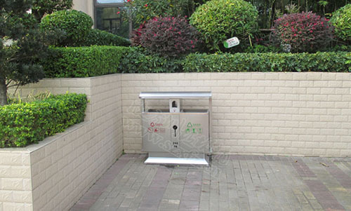 校園沒有垃圾桶，反而更整潔